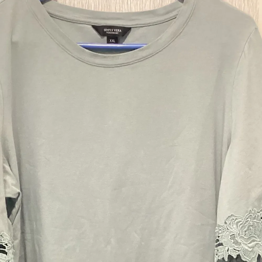 NWOT. Simply Vera Vera Want Short Sleeve Lace Cuffed Tee in Robin’s Egg Blue